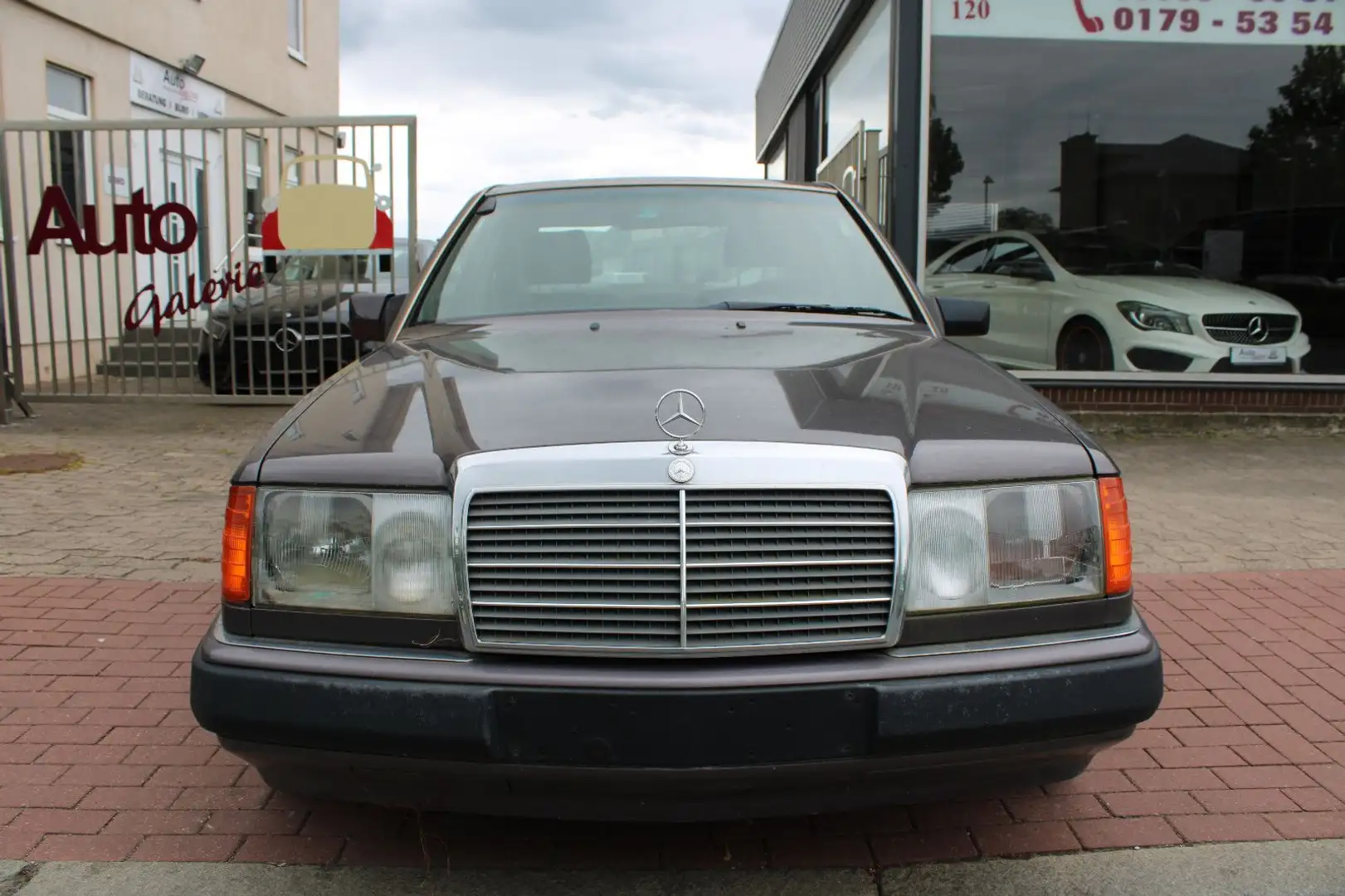 Mercedes-Benz 250 Mercedes Benz 250D |Restorierungsbedürftig| Maro - 2