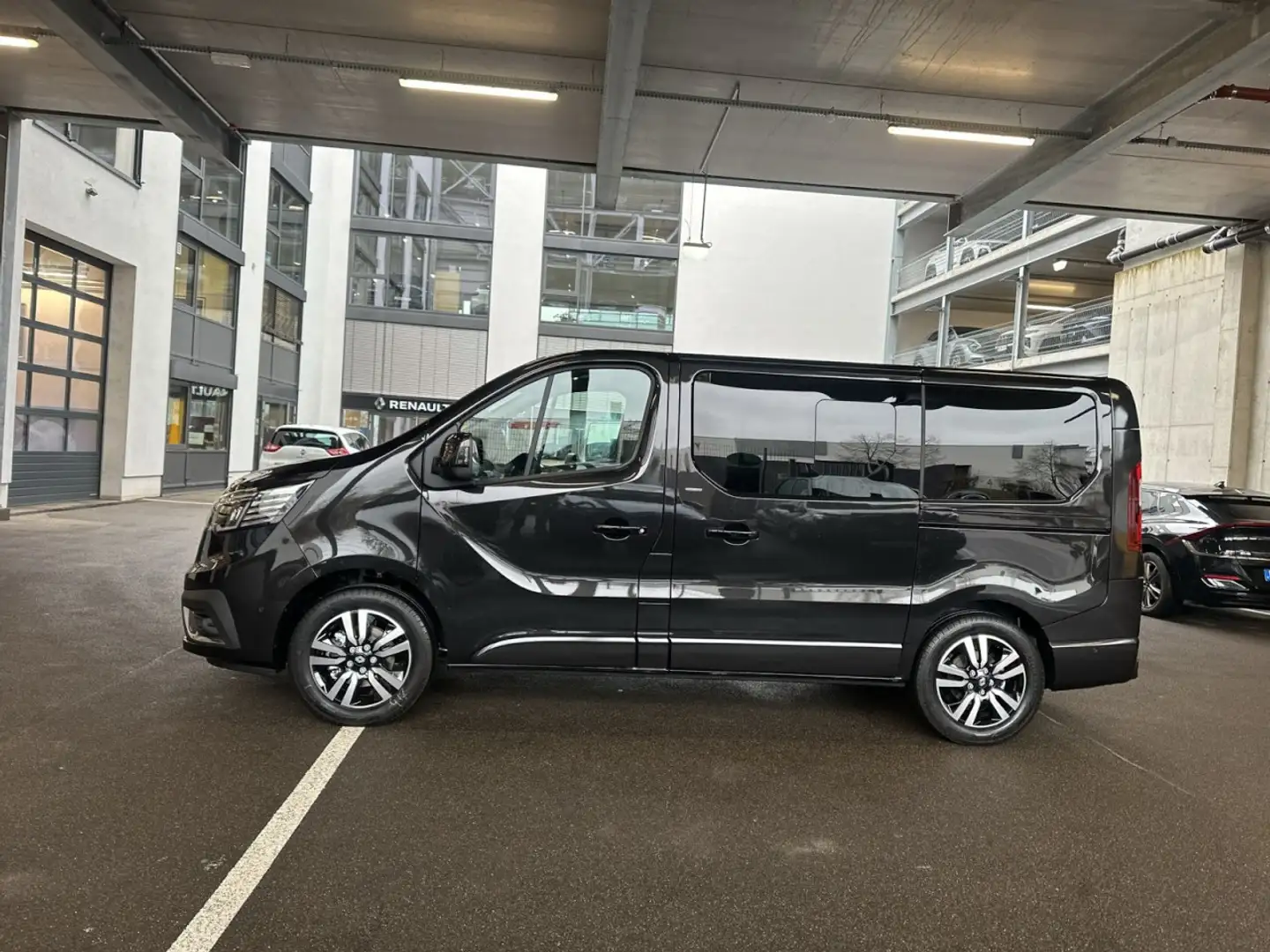 Renault Trafic Combi L1H1 SpaceClass Klima Rückfahrkamera Schwarz - 2