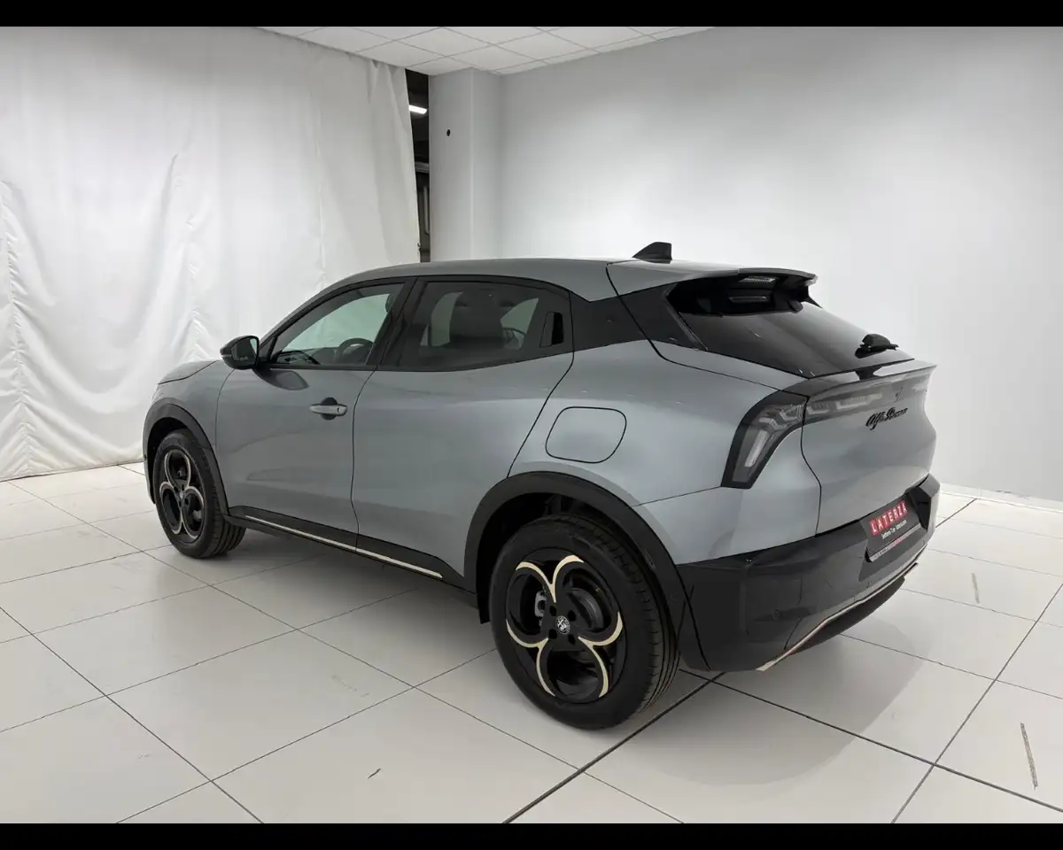 Alfa Romeo Junior 2025