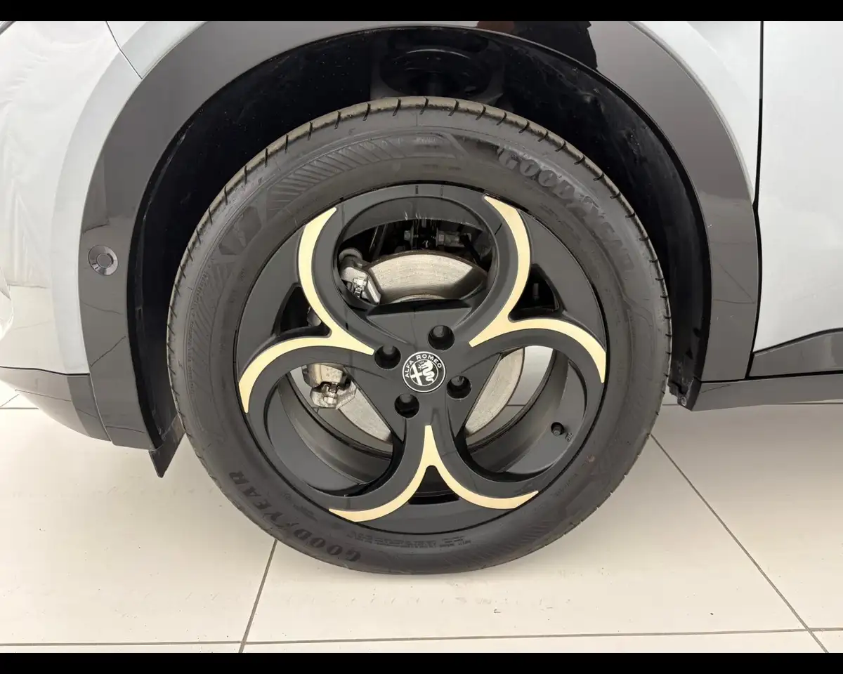 Alfa Romeo Junior 2025 — фото 15