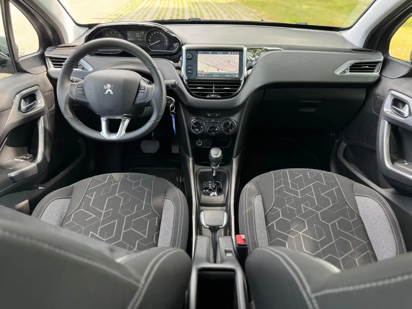 Peugeot 2008 1.2 PureTech AUTOMAAT Blue Lion, let op 6212 km, p Grijs - 2
