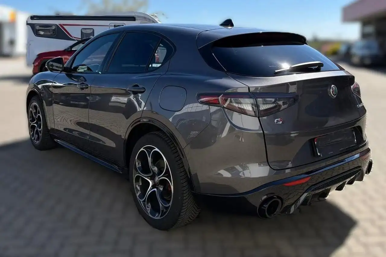 Alfa Romeo Stelvio 2025
