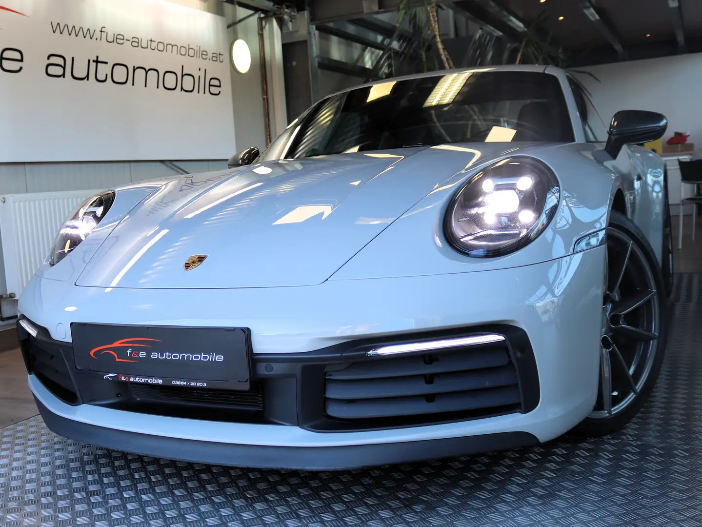 Porsche 992 911 Carrera T Grau - 1