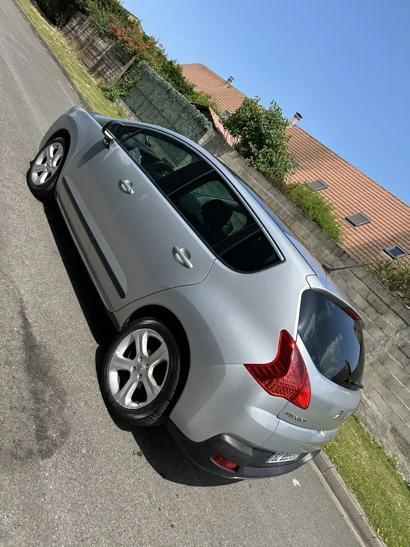 Peugeot 3008 2.0 HDi 16V 150ch FAP Féline - 2