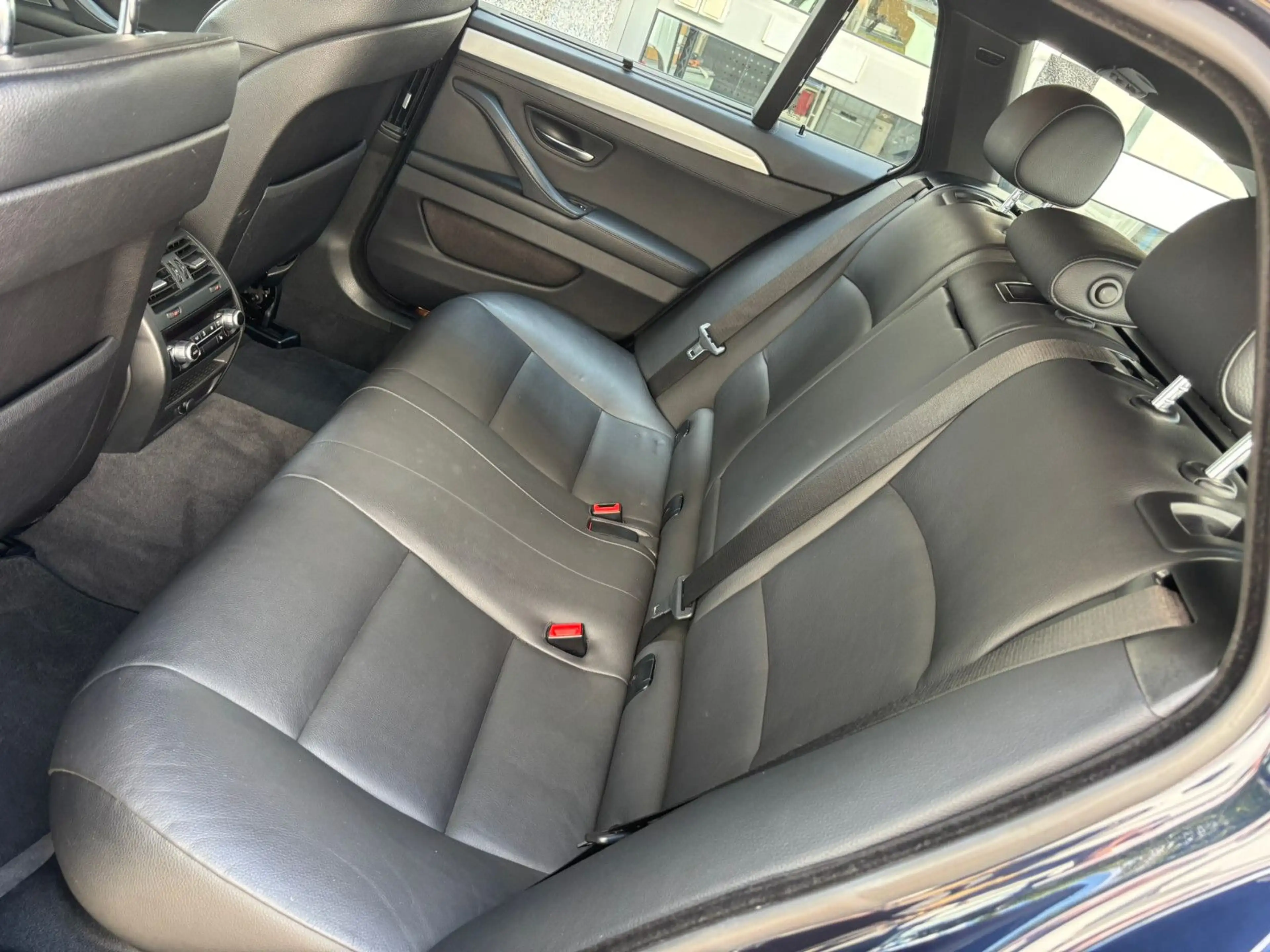 BMW 550 5 Touring M550 d xDrive — photo 11