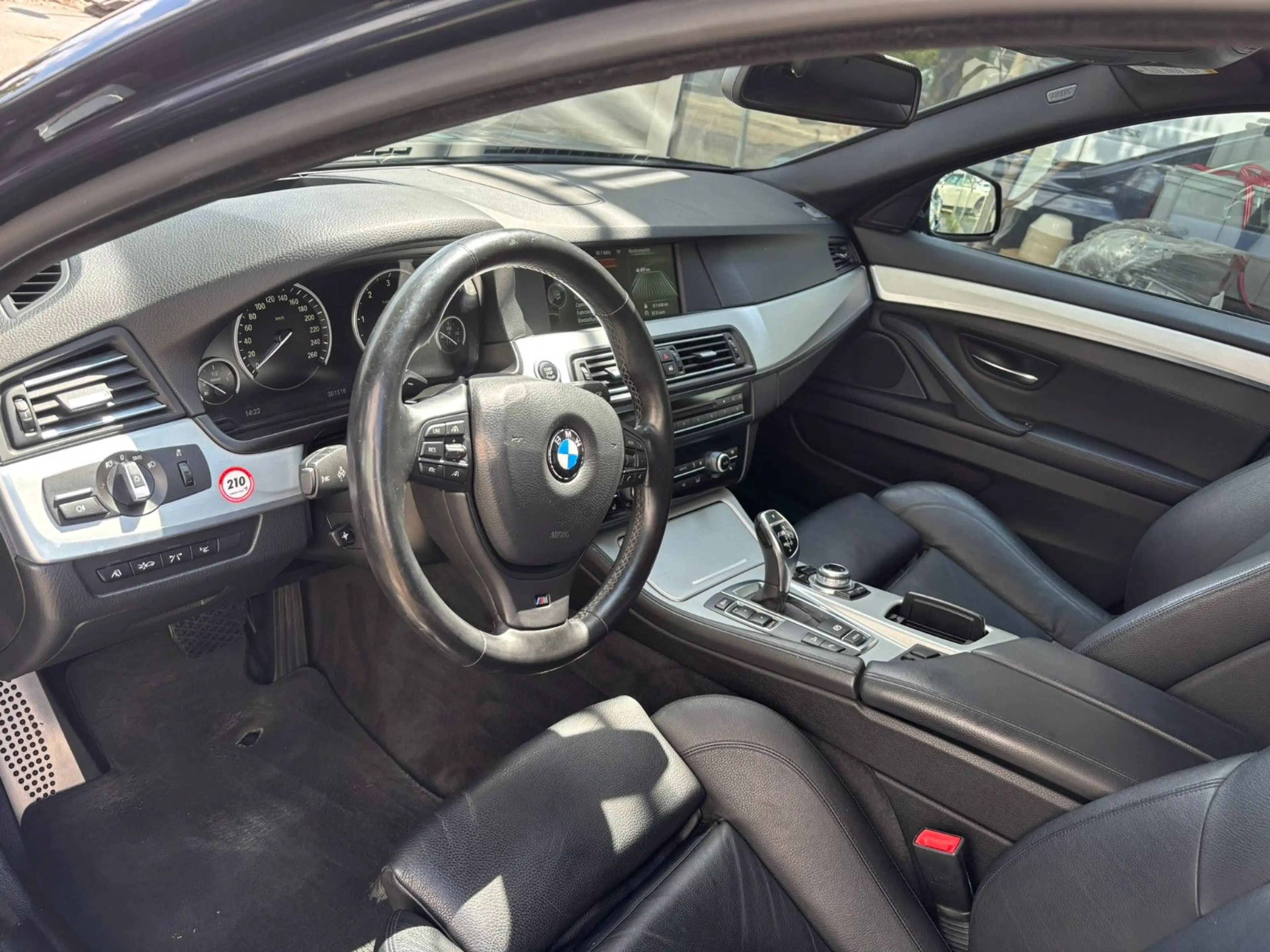 BMW 550 5 Touring M550 d xDrive — photo 9