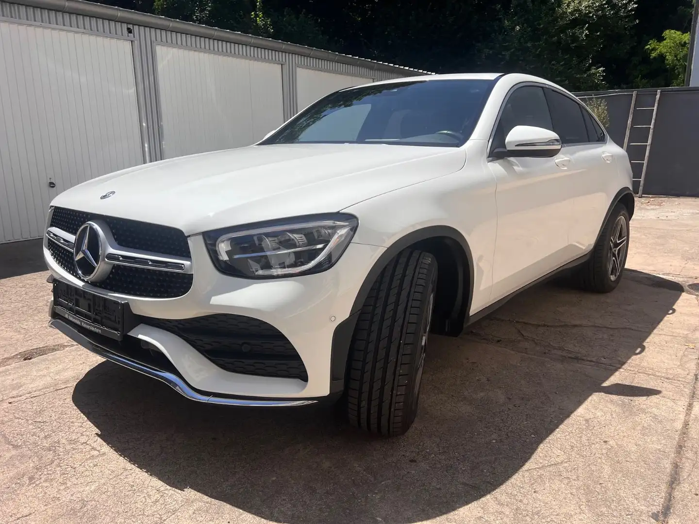 Mercedes-Benz GLC 200 Coupe GLC 200 4Matic AMG Line Weiß - 2