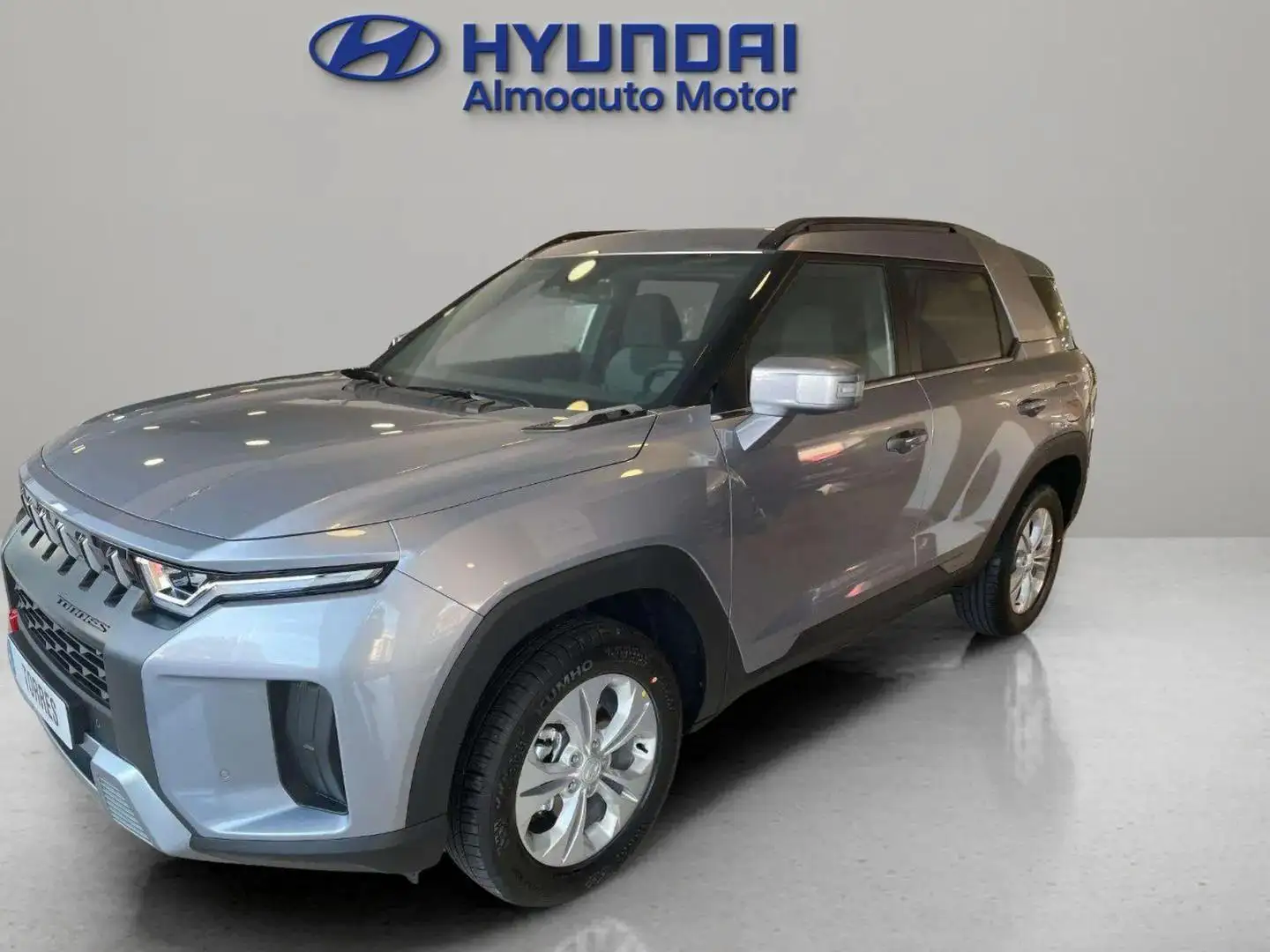 SsangYong Torres G15T Trend 4x2 Gris - 2