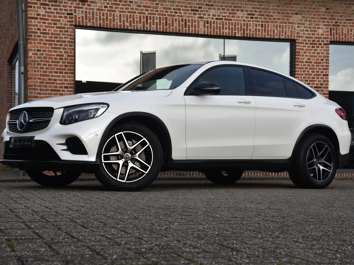 Mercedes-Benz GLC 300 Coupé 4-Matic AMG DISTRONIC+ CAMERA NEW Weiß - 1