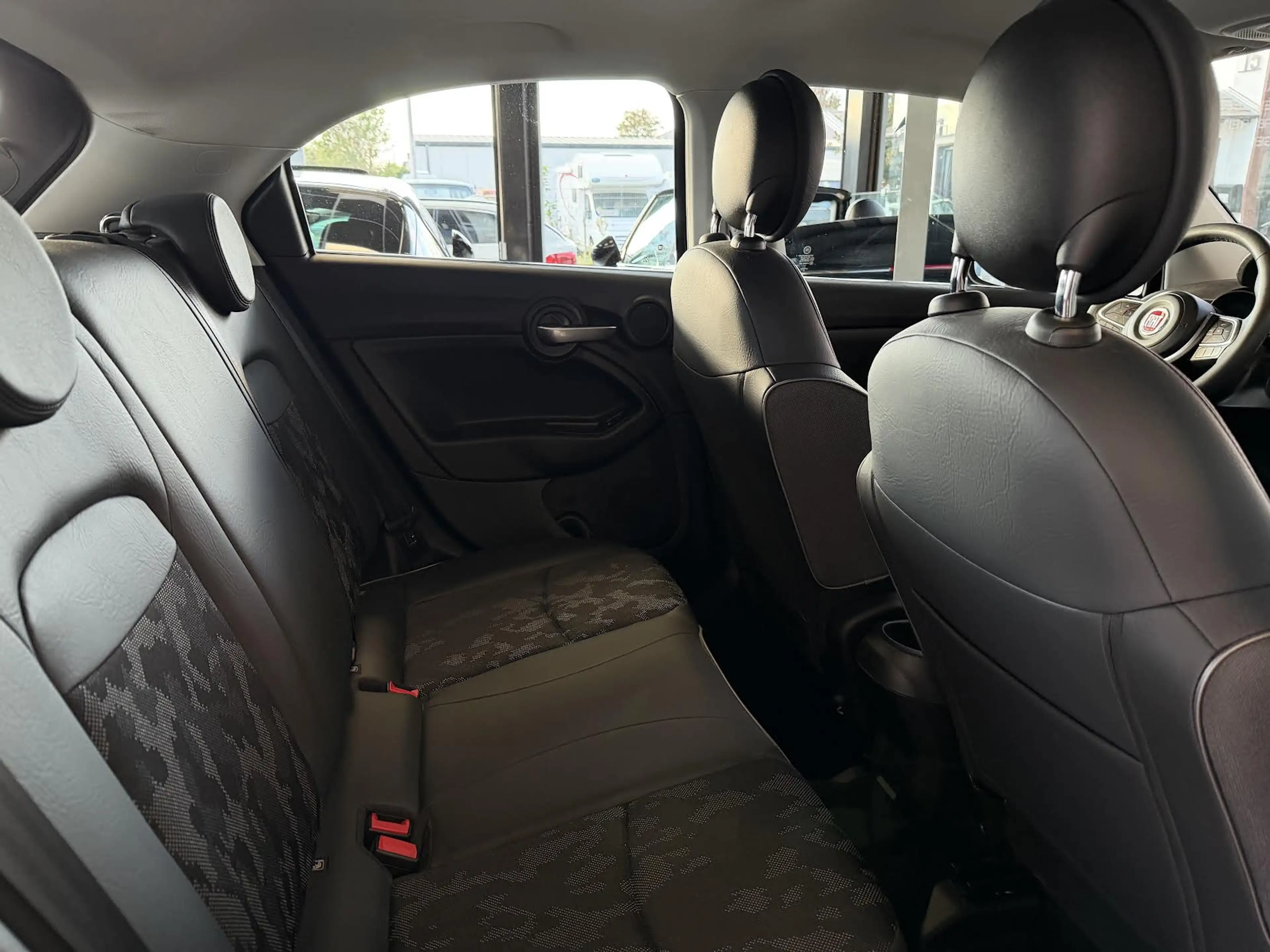 Fiat 500X Cross°KAMERA°APPLE CARPLAY°KLIMAAUT°STZHG°WENIG KM° — photo 13