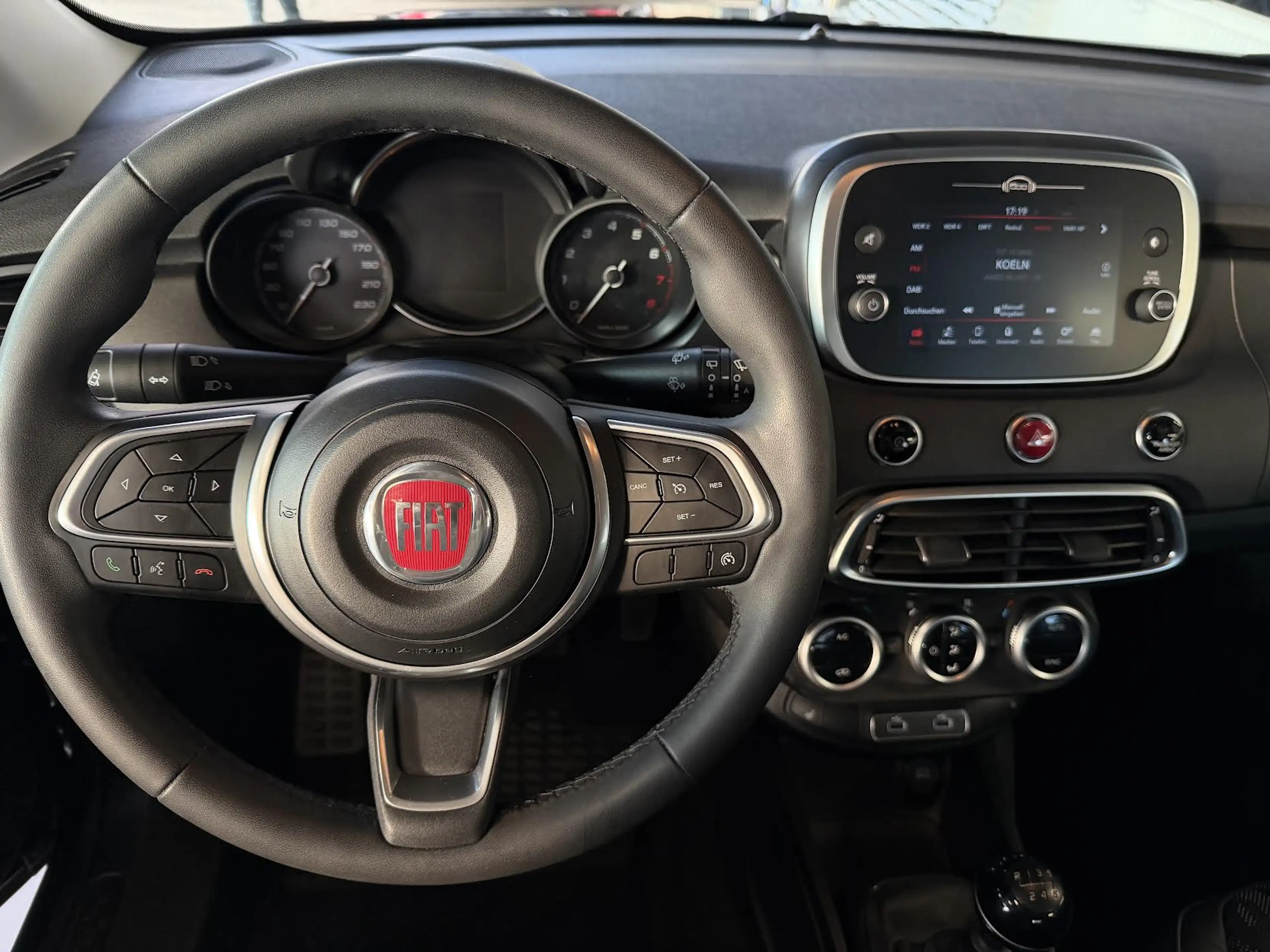 Fiat 500X Cross°KAMERA°APPLE CARPLAY°KLIMAAUT°STZHG°WENIG KM° — photo 9