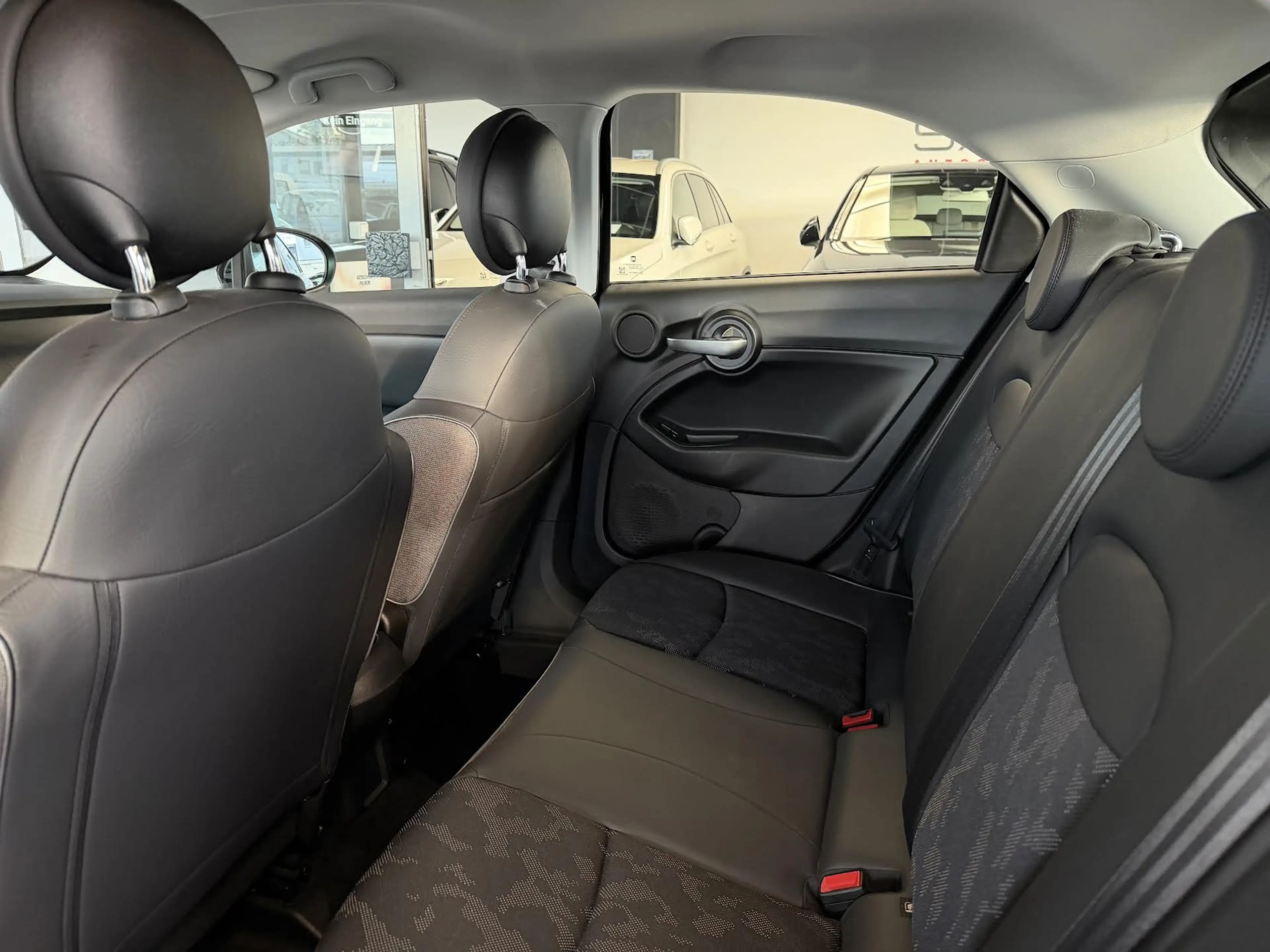 Fiat 500X Cross°KAMERA°APPLE CARPLAY°KLIMAAUT°STZHG°WENIG KM° — photo 14