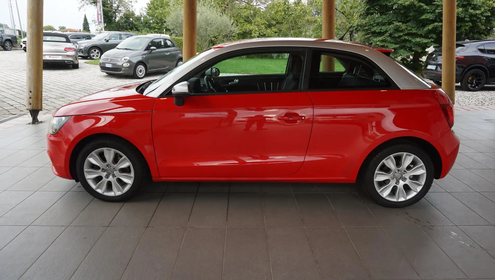 Audi A1 1.6 TDI 105 CV Ambition Piros - 2