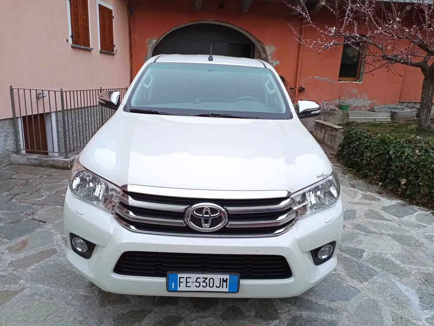 Toyota Hilux 2.4 d-4d double cab Comfort 4wd Blanc - 1