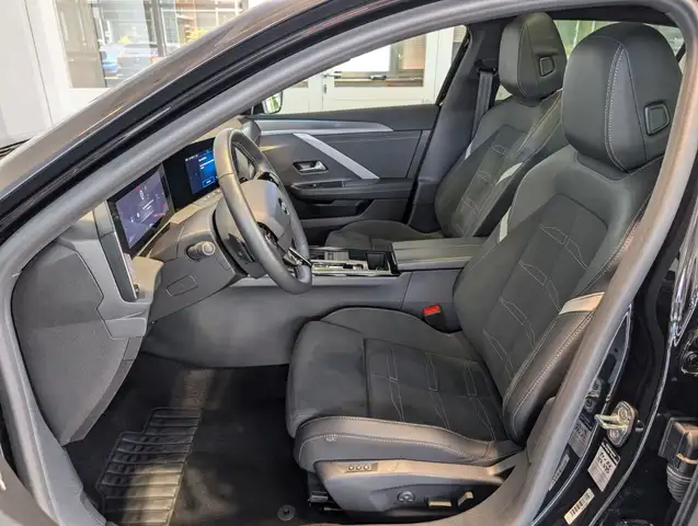 Opel Astra view 7