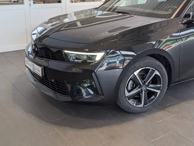 Opel Astra view 5