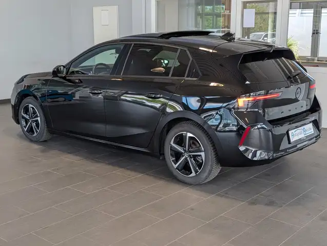 Opel Astra view 11