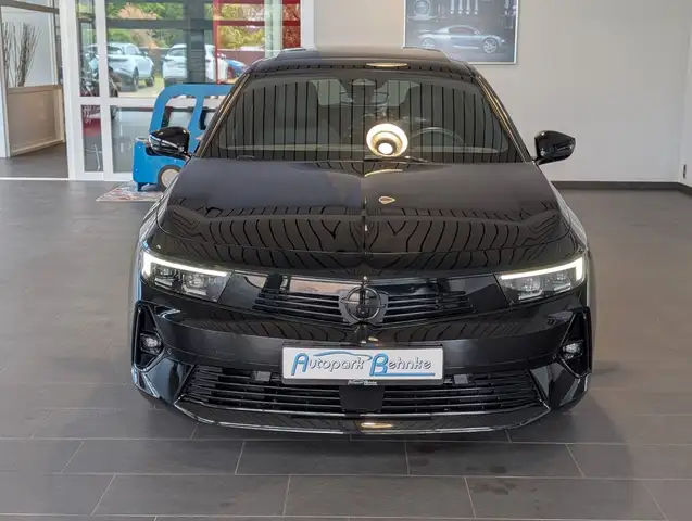 Opel Astra view 4