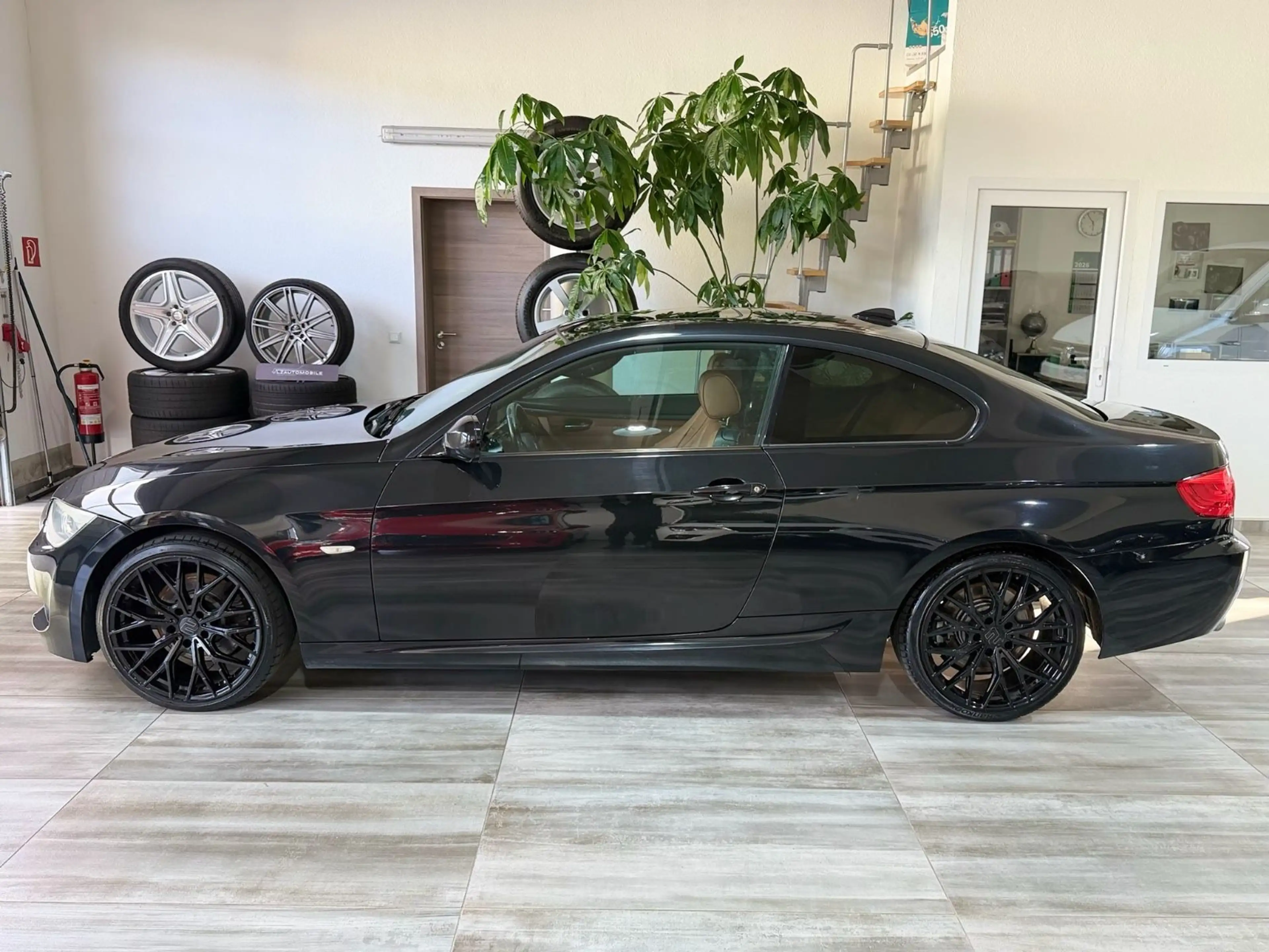 BMW 330 d Coupe M Paket LCI xDrive Shadow Line — photo 8