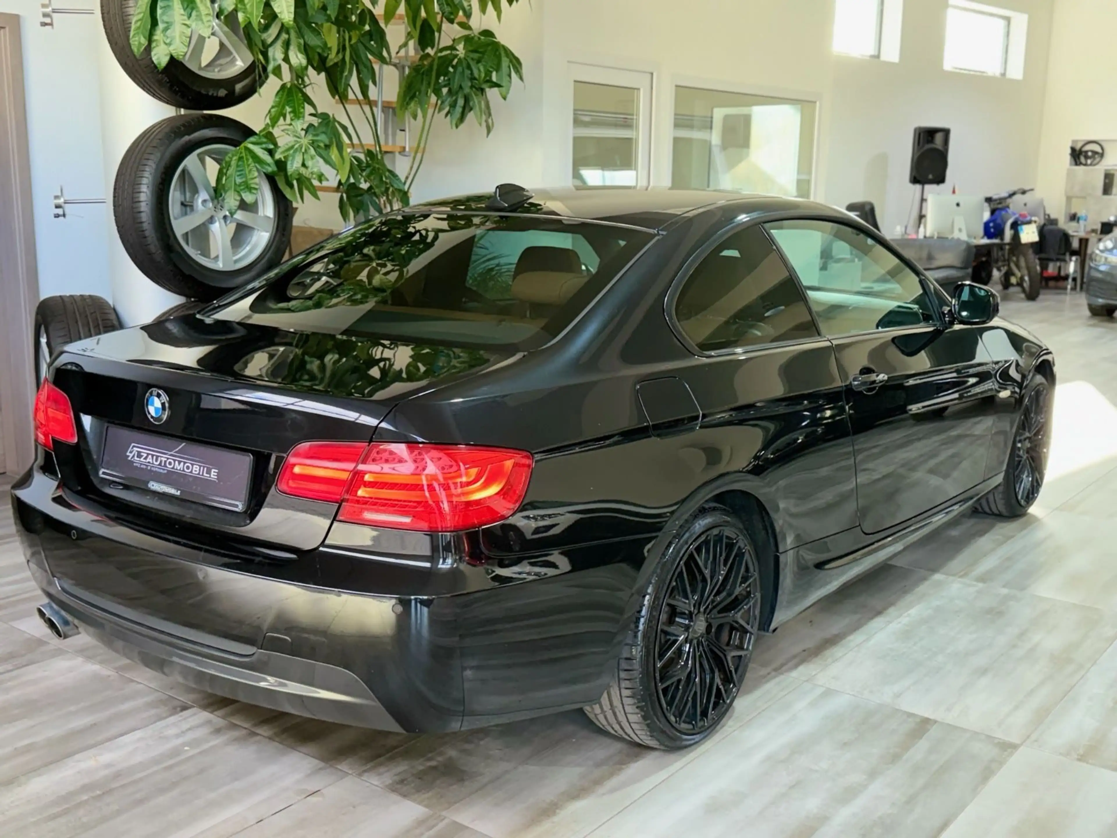 BMW 330 d Coupe M Paket LCI xDrive Shadow Line — photo 4