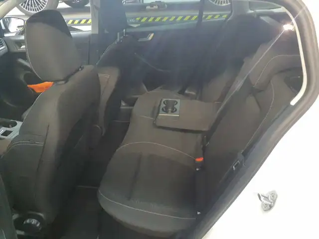 Ford Focus view 8