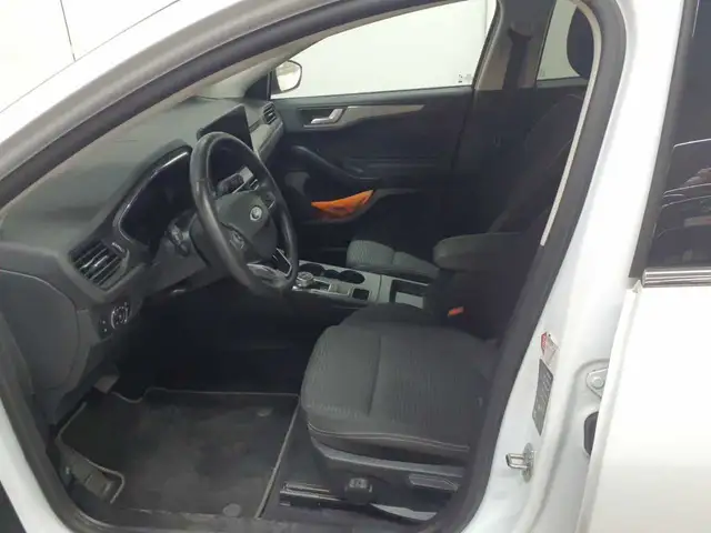 Ford Focus view 3
