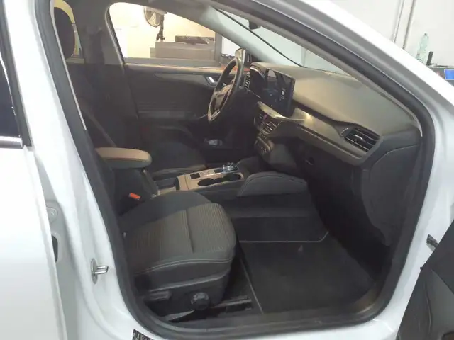 Ford Focus view 12