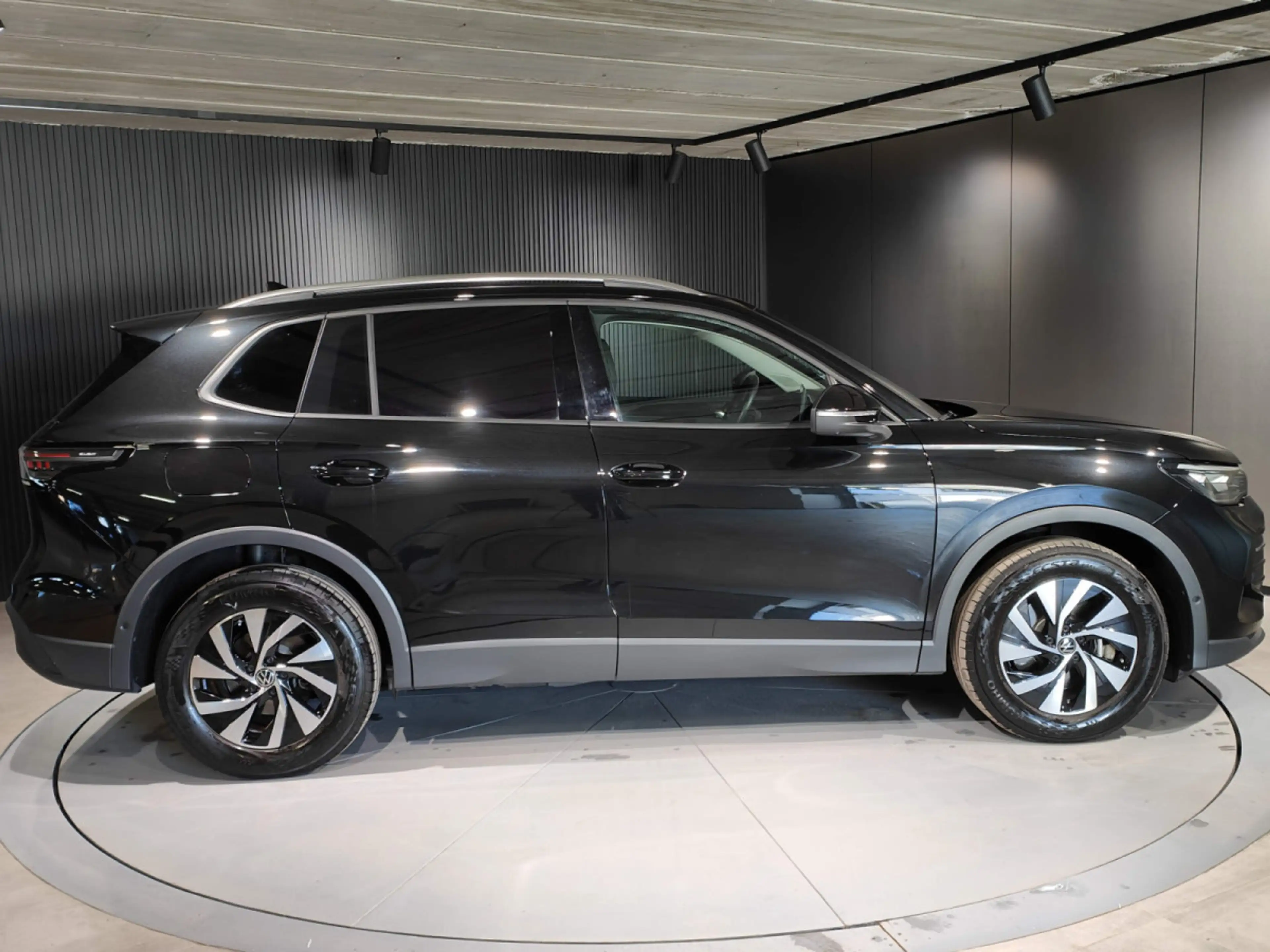Volkswagen Tiguan 2.0 TDI DSG GPS CARPLAY CAMERA 360 SIEGES CHAUFFAN — photo 2