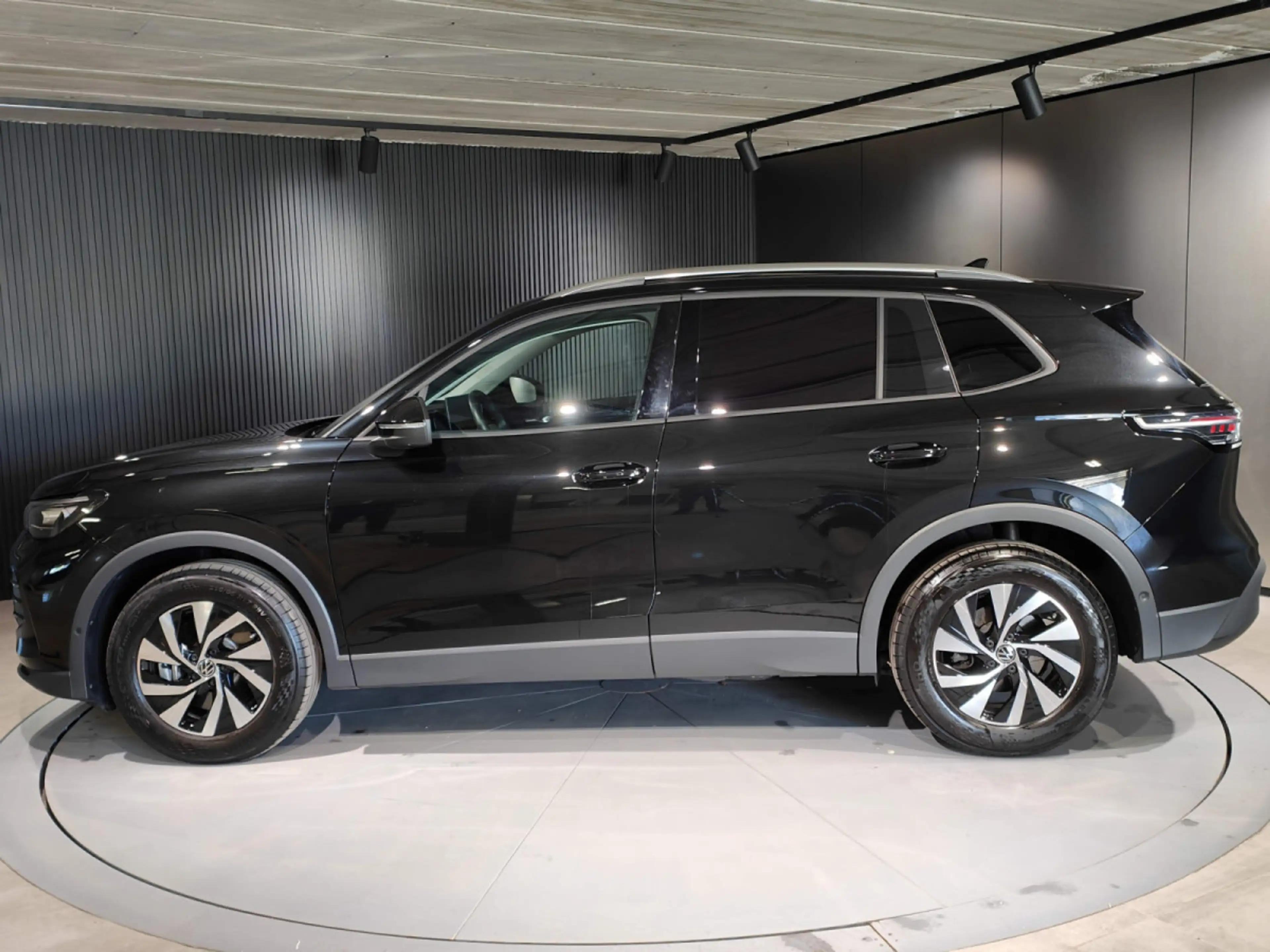 Volkswagen Tiguan 2.0 TDI DSG GPS CARPLAY CAMERA 360 SIEGES CHAUFFAN — photo 5
