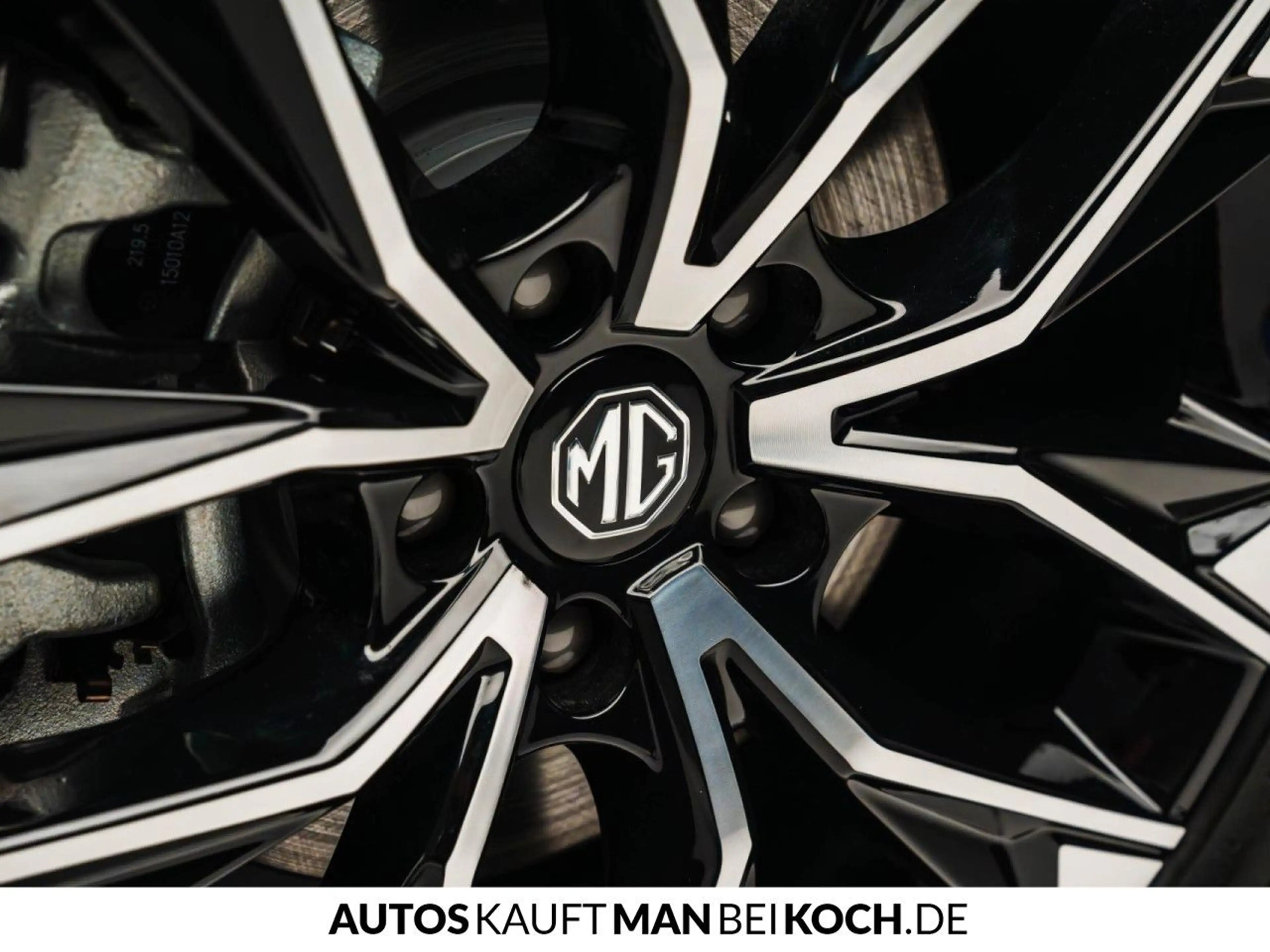MG MGS9 PHEV Premium 26 Pano SHZ Nav Massage Head Up — photo 11
