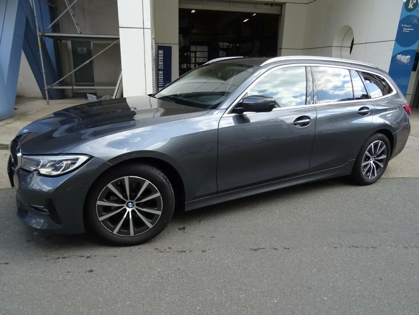 BMW 320 320D Tour,xDrive SAG,ACC,Kamera,H Kardon Grijs - 1