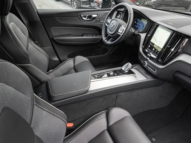 Volvo XC60 view 10