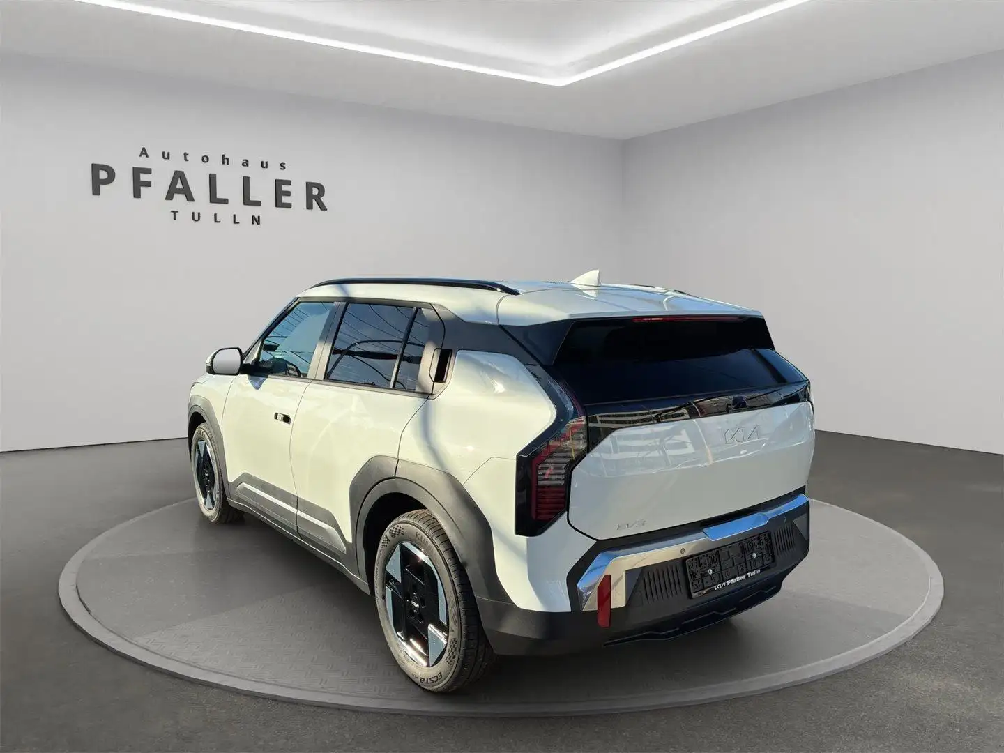 Kia EV3 /EARTH/81,4KWH/FWD/204 inkl. Wi-Räder Weiß - 2