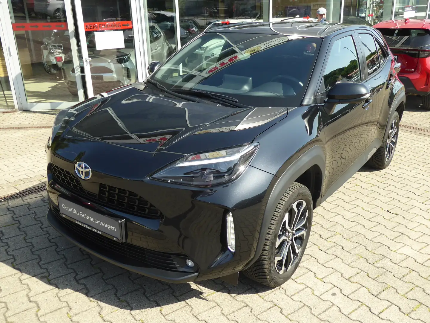 Toyota Yaris Cross Team D + Winterpaket + Smart Connect Schwarz - 1