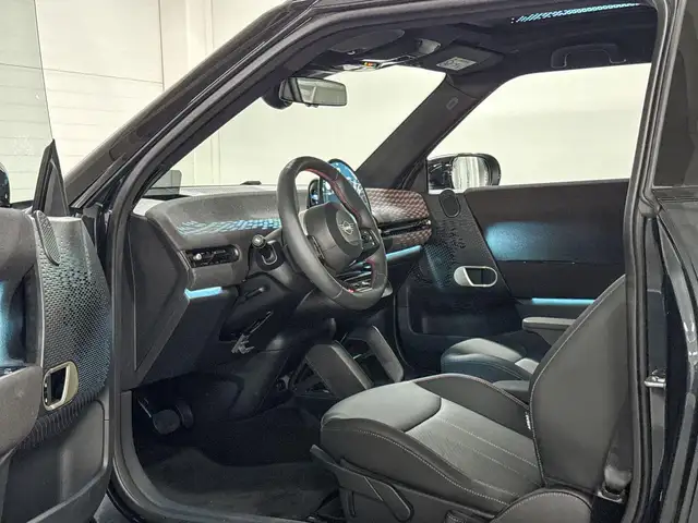 Mini Hatch view 8