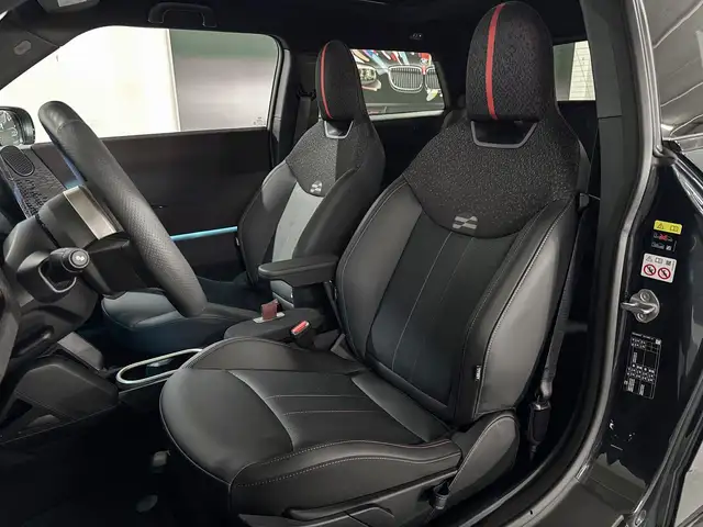 Mini Hatch view 9