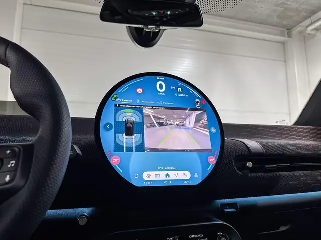 Mini Hatch view 14