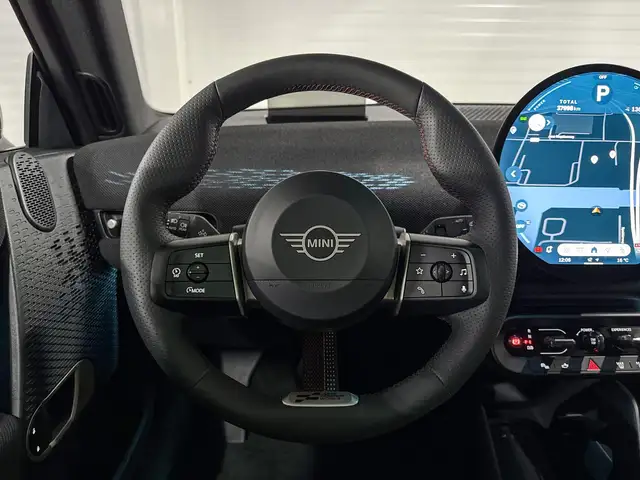 Mini Hatch view 12