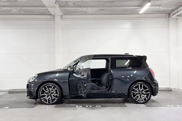 Mini Hatch view 3