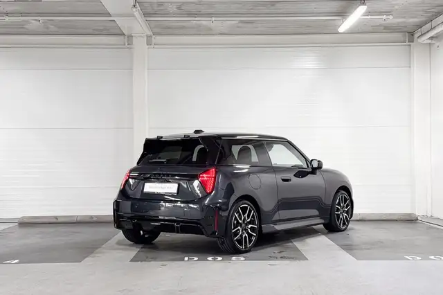 Mini Hatch view 6