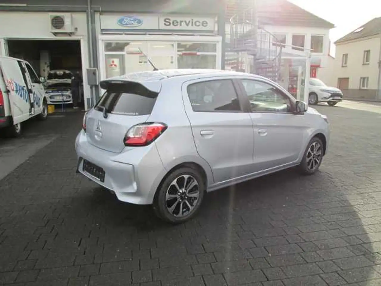 Mitsubishi Space Star Select+ 1.2 MIVEC ClearTec 5-Gang Silber - 1