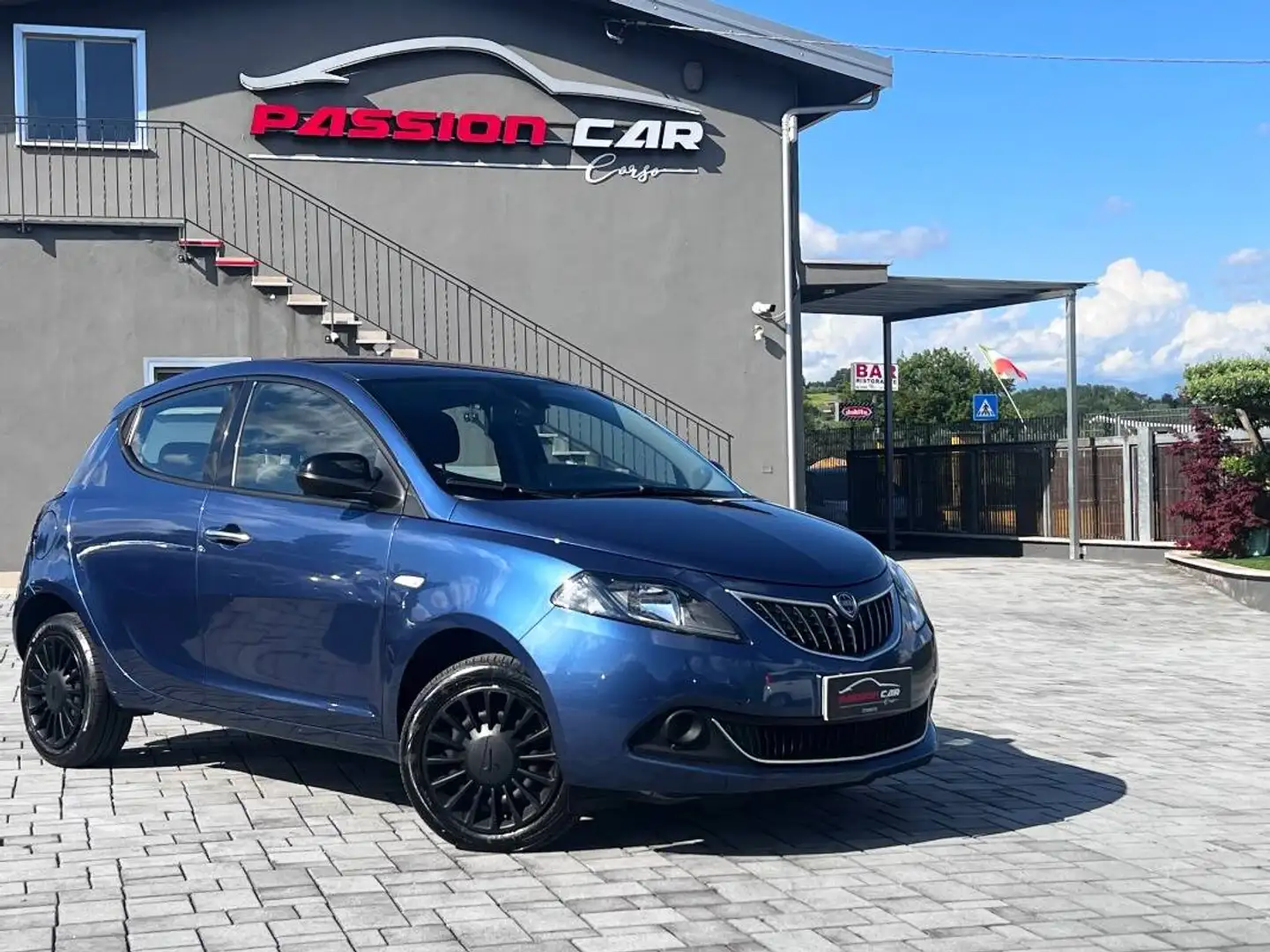 Lancia Ypsilon 1.0 firefly hybrid Silver s&s 70cv Blauw - 1