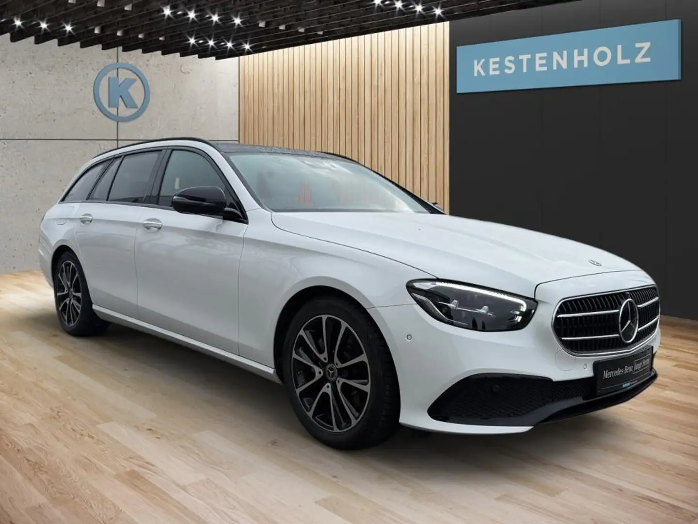 Mercedes-Benz E 220 d T *AVANTGARDE*NIGHT*360°*PANO*SHZ*LED* Bianco - 2