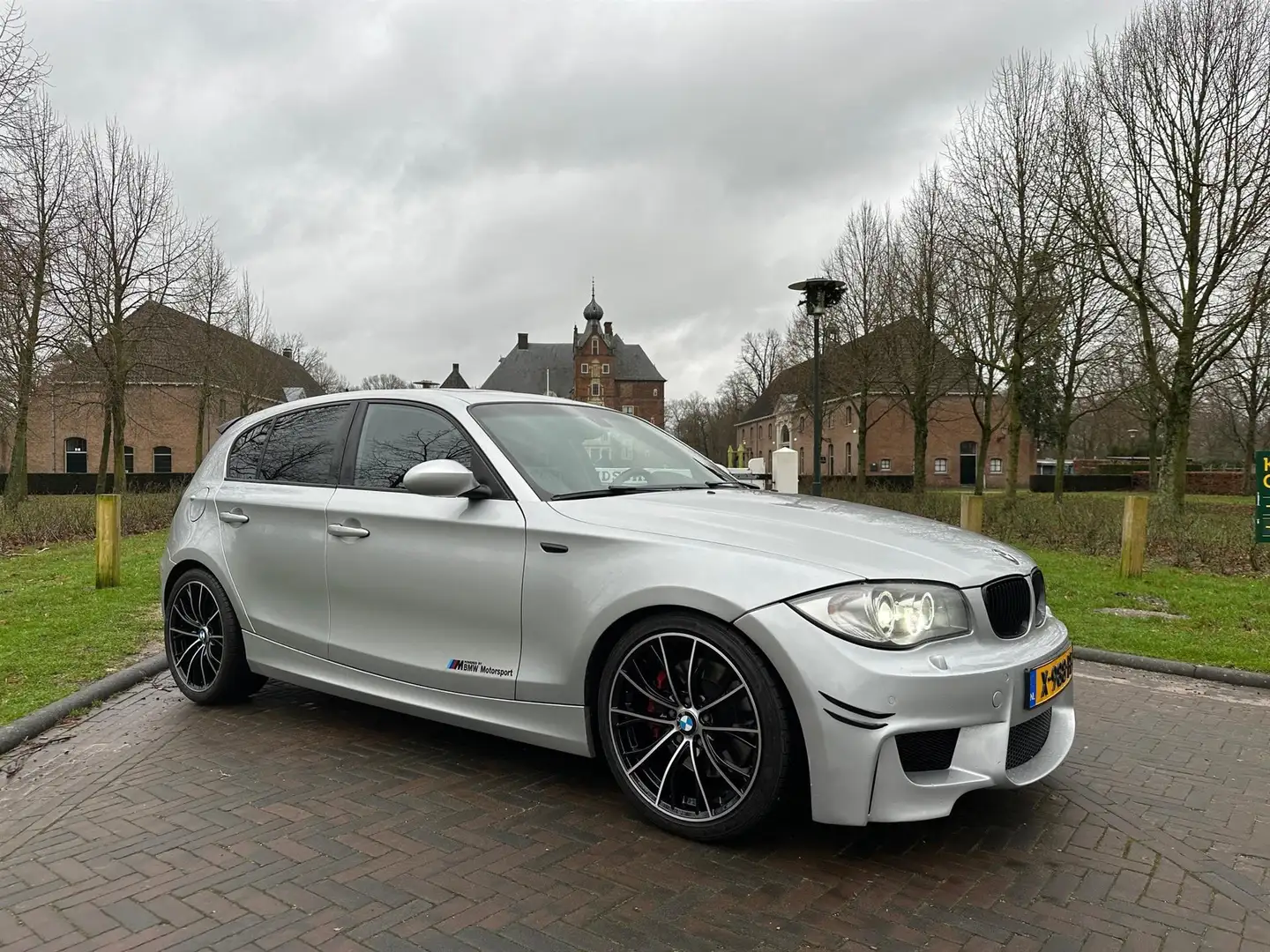 BMW 130 1er Reihe 130I/HIGH/EXE/M-PAKKET/LEER/18INCH/XENON Szary - 1