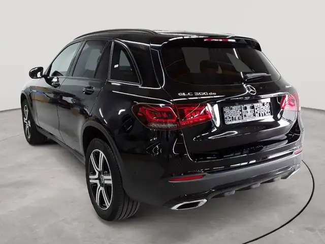 Mercedes-Benz GLC view 5