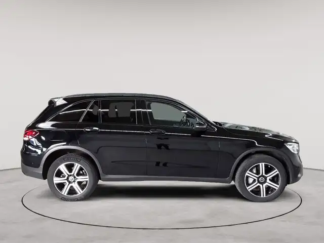 Mercedes-Benz GLC view 3