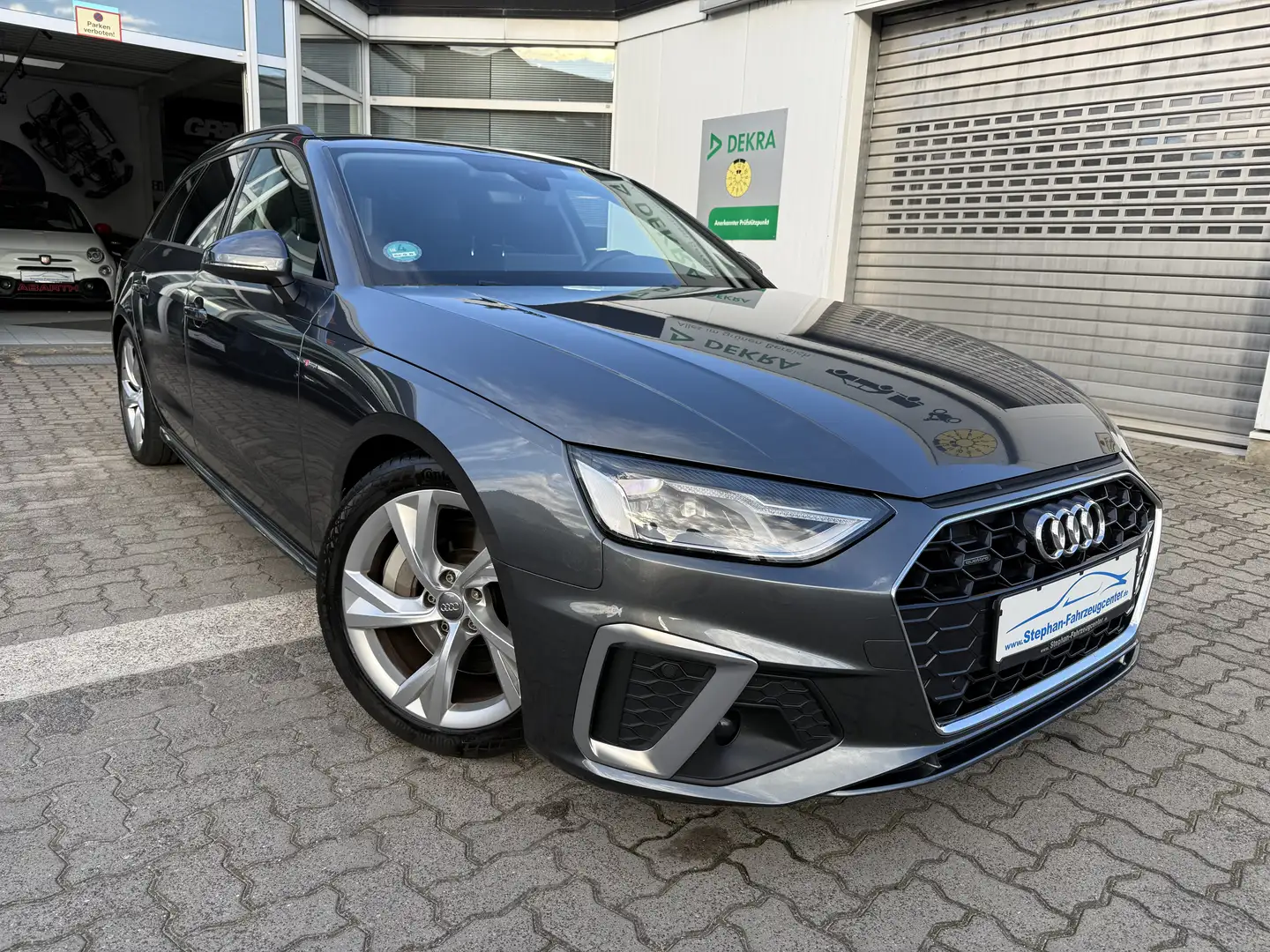 Audi A4 45 TFSI quattro S line mit Klima/Navi/PDC/Alus/ Grau - 1