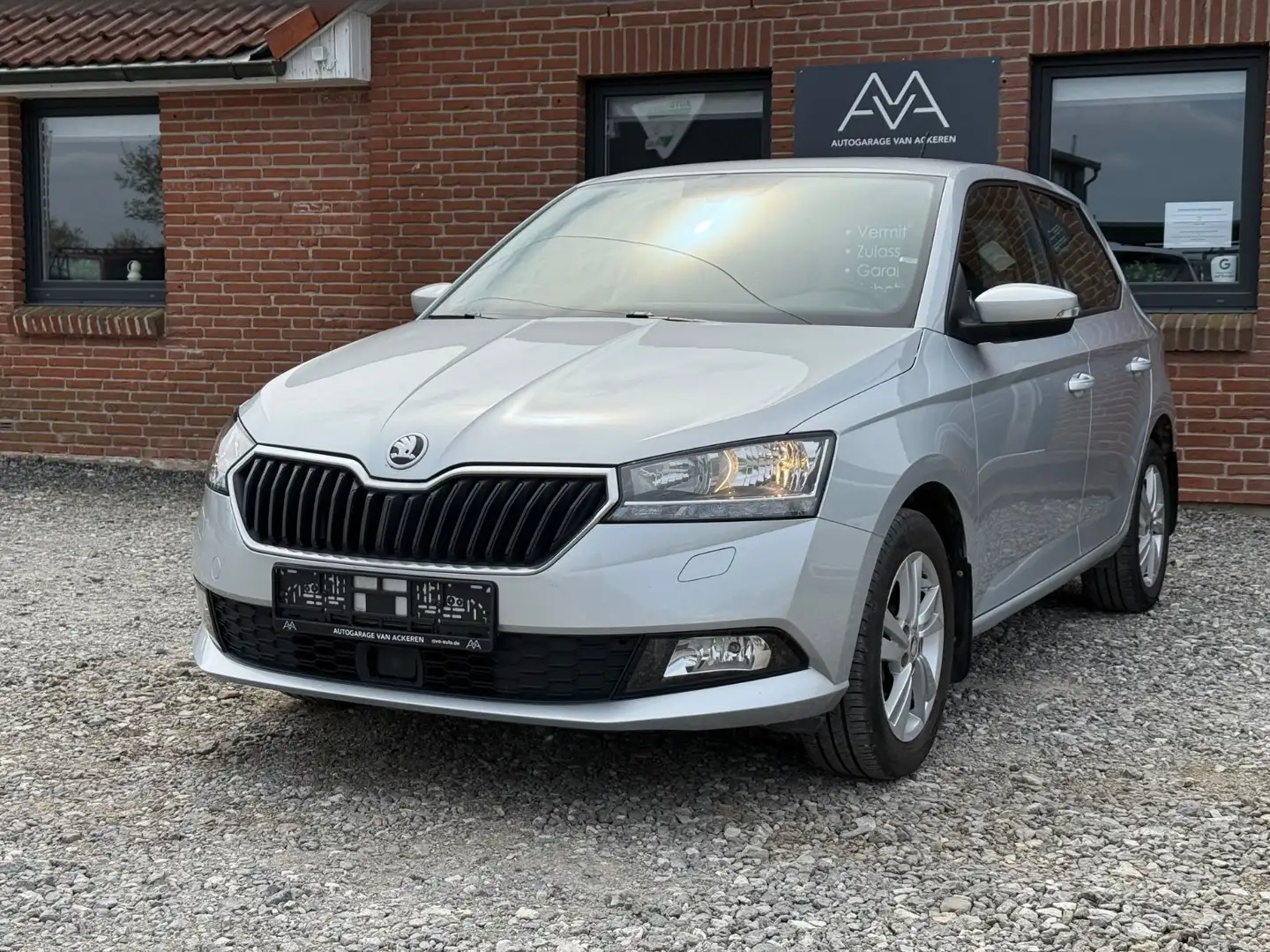 Skoda Fabia 1.0 TSI "Style" SHZ Alu CarPlay TÜV neu Silber - 1