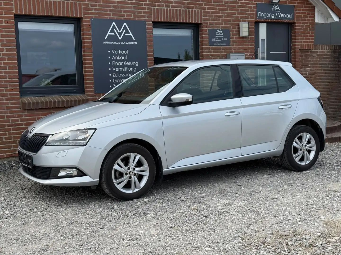 Skoda Fabia 1.0 TSI "Style" SHZ Alu CarPlay TÜV neu Silber - 2
