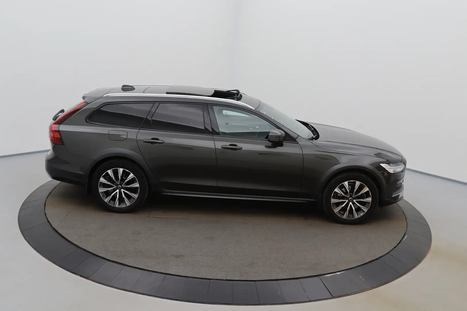 Volvo V90 Cross Country 2.0 B4 4WD Geartr. Pro Inscription Luxe LEDER/CUIR Gris - 2